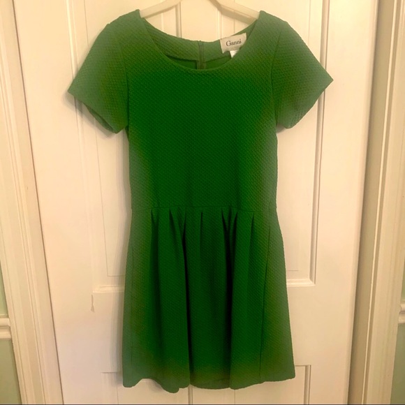 Anthropologie green pleated short sleeve dress. - Picture 2 of 4